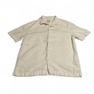 White linen button-up shirt with a relaxed fit #summer #vacation #resortwear‎